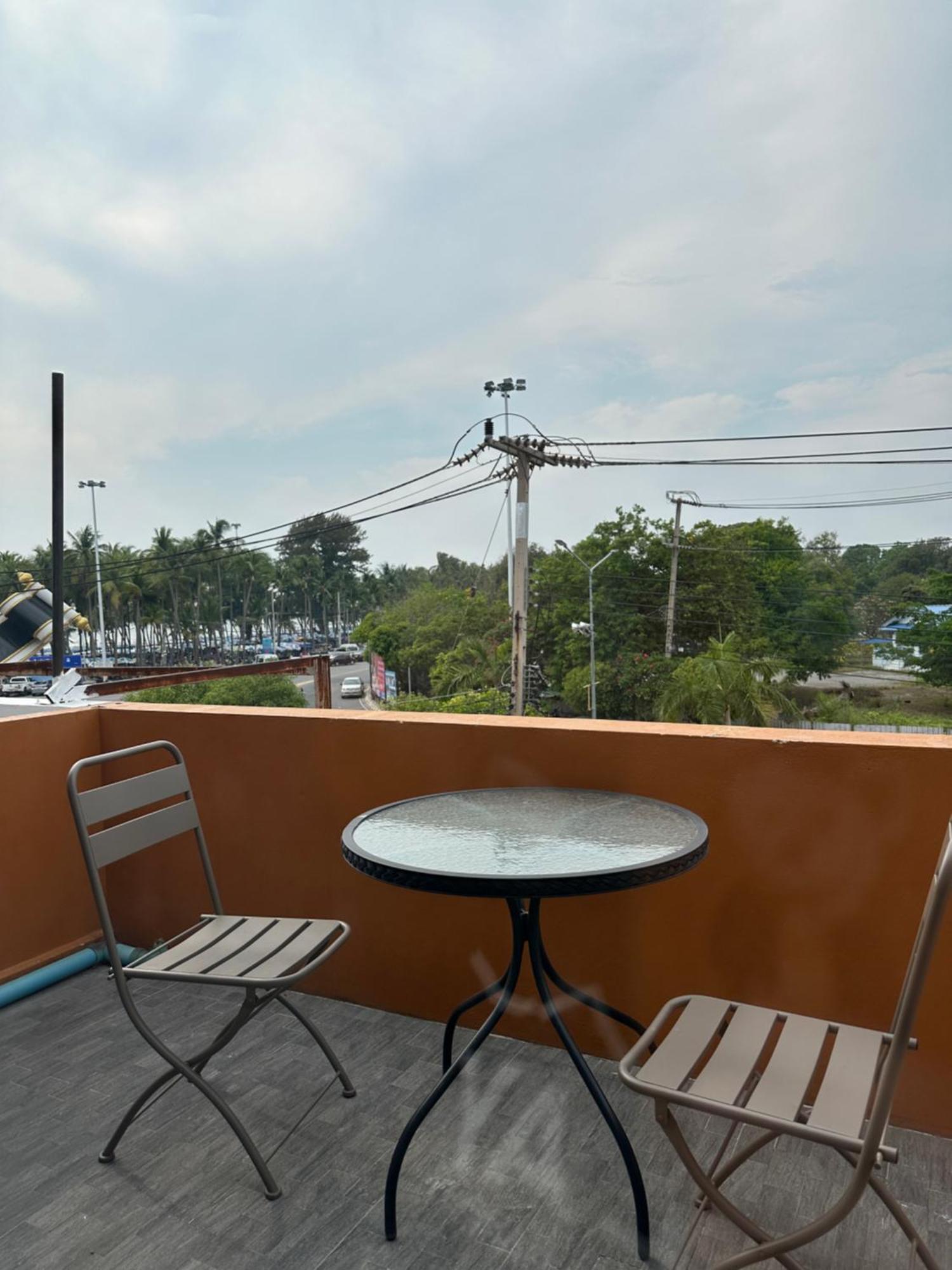 Films House Hostel Bang Saen Luaran gambar